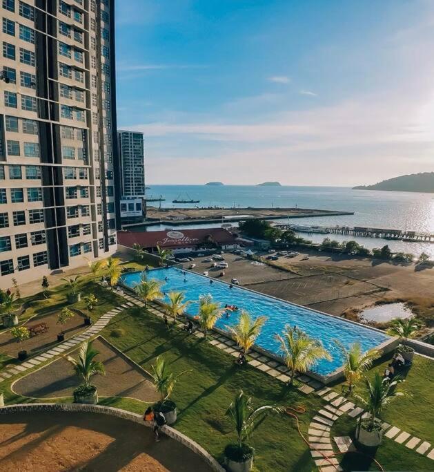 Sea&Pool View Stunning Homestay, Wifi, Netflix Near Malls, Jetty, Convenient Stores Кота Кинабалу Екстериор снимка